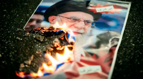 «В ближайшее время он не умрет». Стоит ли ждать падения режима в Иране?