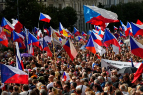 Чем объясняются массовые выступления в Европе за восстановление отношений с Россией
