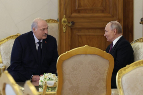 «Лукашенко оказывается между двух огней: Кремль втягивает его в войну, Киев намекает на возмездие»