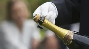 Мошес: «В Минске не скоро будут открывать шампанское по любому поводу»