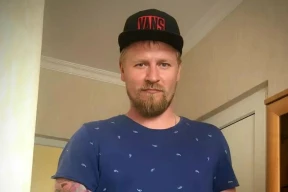 Конвейер репрессий. Неизвестные ищут контакты беларуских добровольцев. Осудили беларуского бизнесмена, зарабатывающего в РФ миллионы. Активиста из Наровли обвиняют в «госизмене»