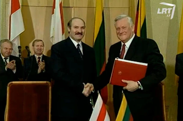 Из области фантастики: как Лукашенко под БЧБ-флагом обещал в Вильнюсе дружбу литовцам